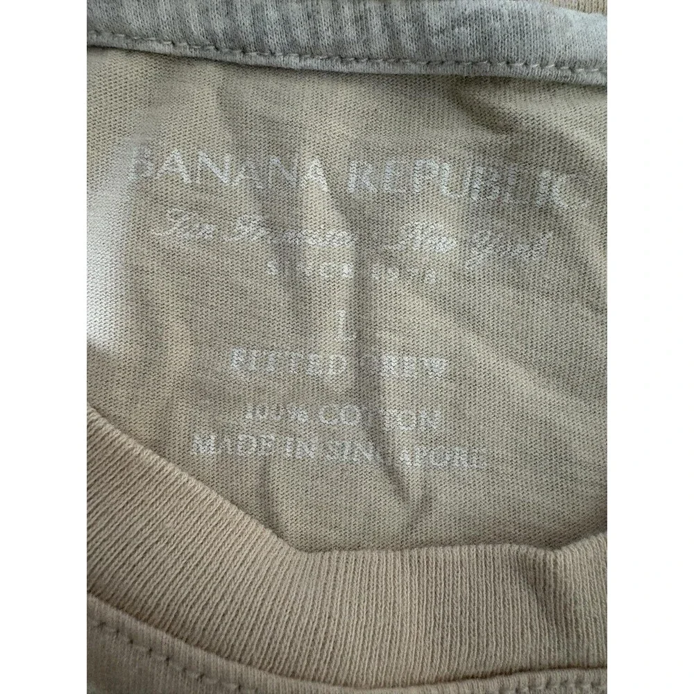 Banana Republic Shirt Mens L Beige Tagless Crew Neck Cotton Jersey Tee Casual